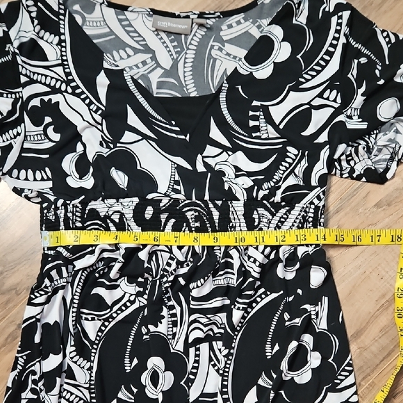 Croft & Barrow Black and White Floral Dress - Picture 7 of 9